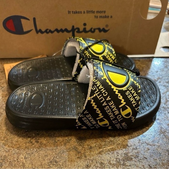 Champion Size 11 Preschool Slides Slippers NWT - Picture 6 of 6